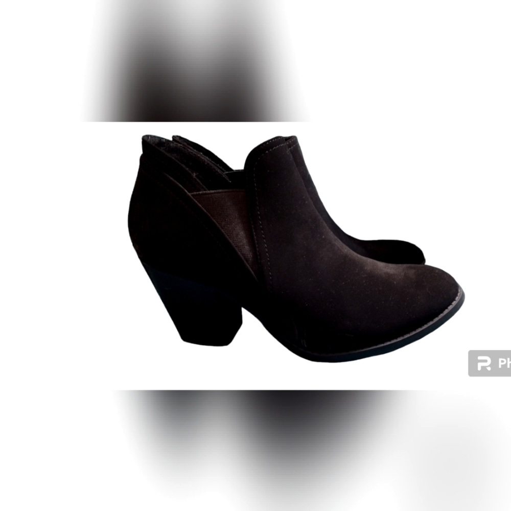 Ynot Womens black booties 8 1/2